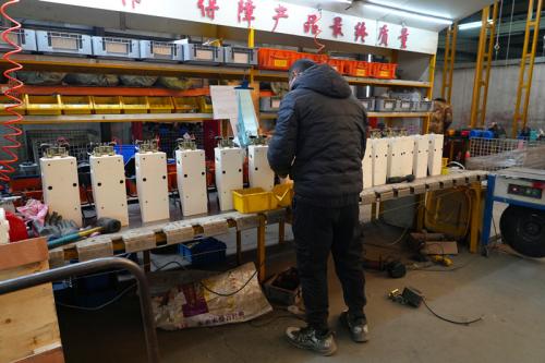 商場(chǎng)電動(dòng)吊鉤平行移動(dòng)安全操作